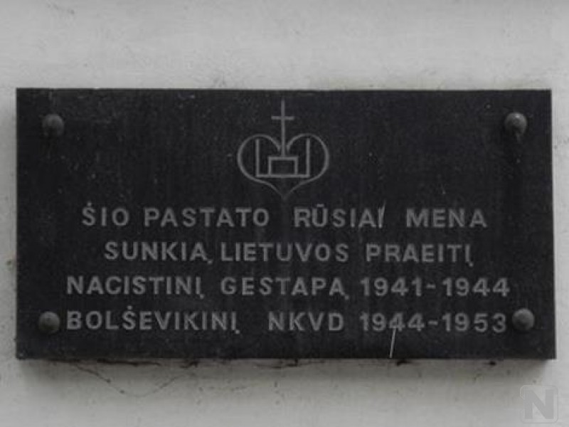 Atminimo lenta ant NKVD būstinės pastato Paveikslėlis 1