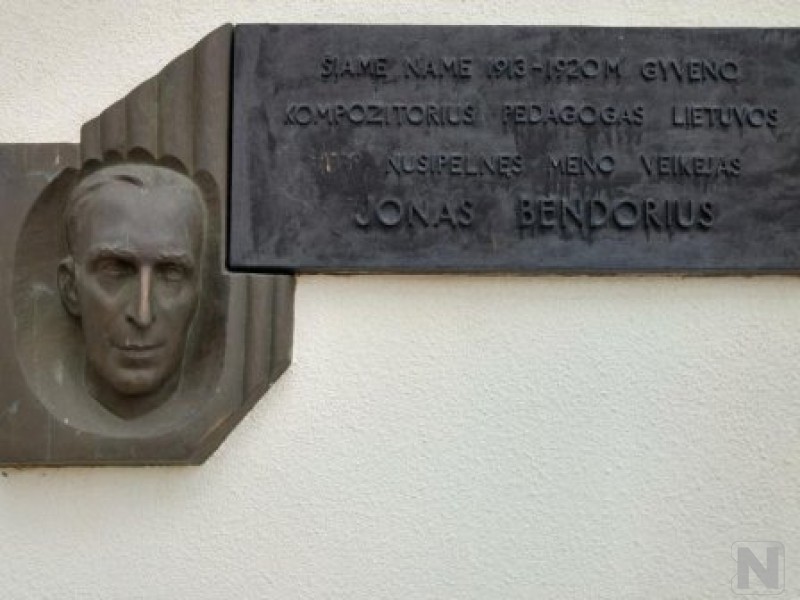 COMMEMORATIVE PLAQUE OF JONAS BENDORIUS Image 1