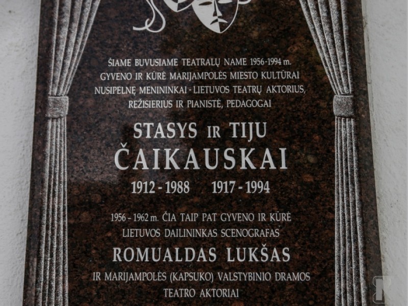 THE COMMEMORATIVE PLAQUE ON THE HOUSE OF ACTORS Image 1